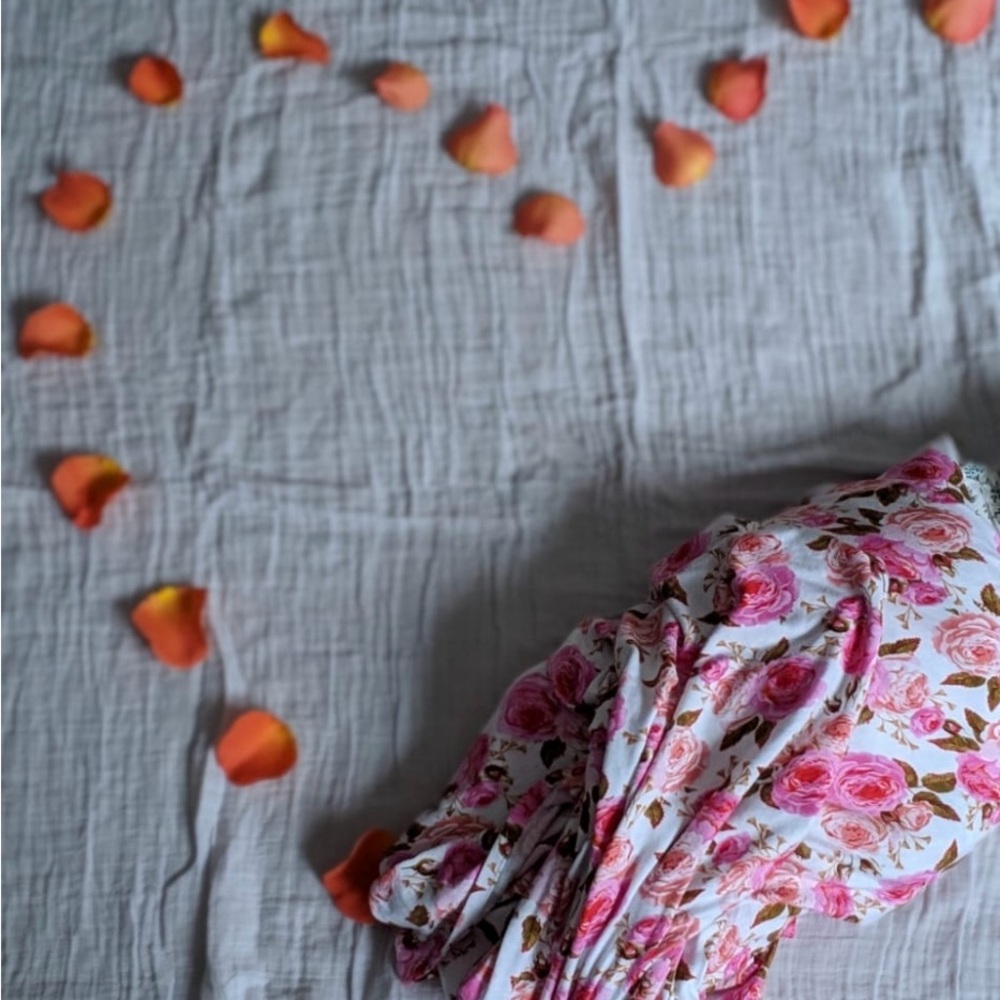 [Posh Peanut] Pink Rose Floral Swaddle Blanket